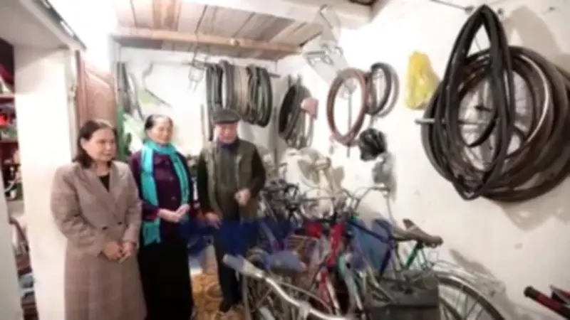 Ông giáo già Ninh Bình hồi sinh xe đạp cũ, chắp cánh ước mơ học sinh nghèo