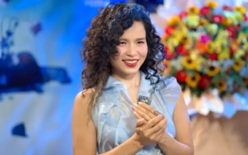 Đồng Lan - 'Ca sĩ điên' tái xuất sau 7 năm với MV đầy cảm xúc