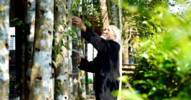 Ông lão 98 tuổi kể chuyện mở lò nghề trầm dựa, xã nghèo thành thủ phủ trầm tỷ