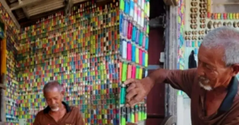 Ông lão Sài Gòn trang trí nhà bằng 4.000 chiếc bật lửa đủ màu sắc