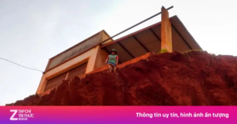 Đồng Nai: 8 Hộ Dân Chênh Vênh Trên Miệng Vực Sau Khi Hạ Cốt Nền Đường