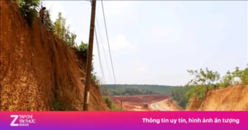 Đồng Nai: Báo cáo chi tiết vụ nhà dân 'treo' cao 12m sau khi hạ cốt nền đường