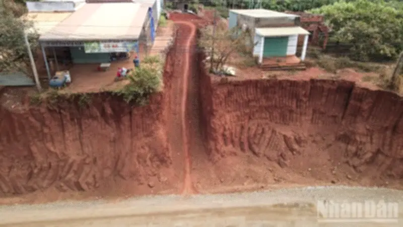 Đồng Nai Khẩn Trương Xử Lý Nguy Cơ Sạt Lở Trên Đường ĐT.753 Sau Phản Ánh Của Báo Chí