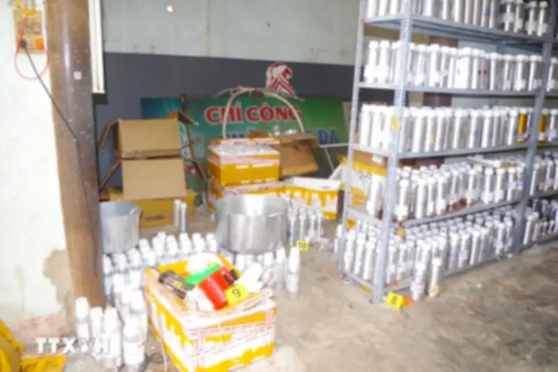 Đồng Nai: Phát Hiện Hàng Chục Ngàn Chai Nước Hoa Giả Trong Vụ Sản Xuất Buôn Bán Trái Phép