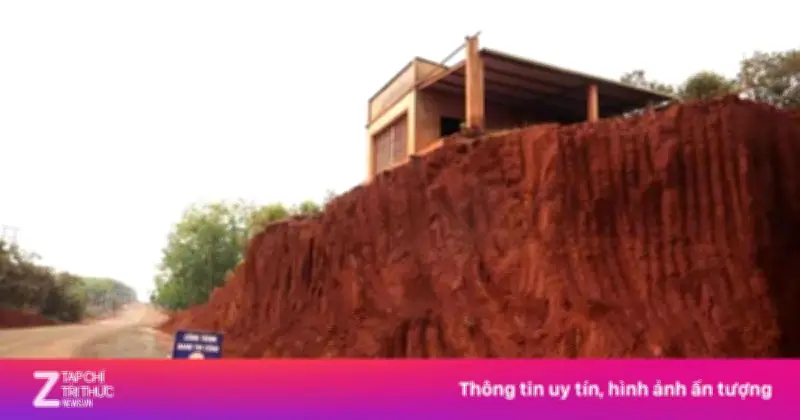 Đồng Nai tổ chức họp xin lỗi người dân vụ 8 nhà bị 'treo cao' do hạ cốt nền đường