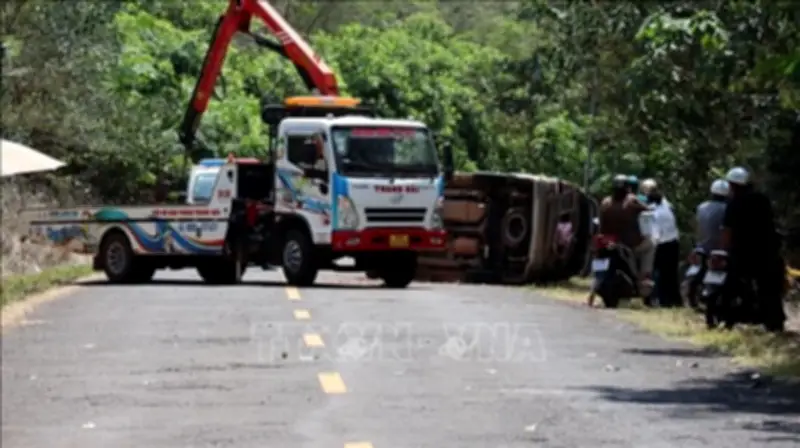 Đồng Nai: Tai nạn ô tô lật xe khiến hai bà cháu tử vong thương tâm