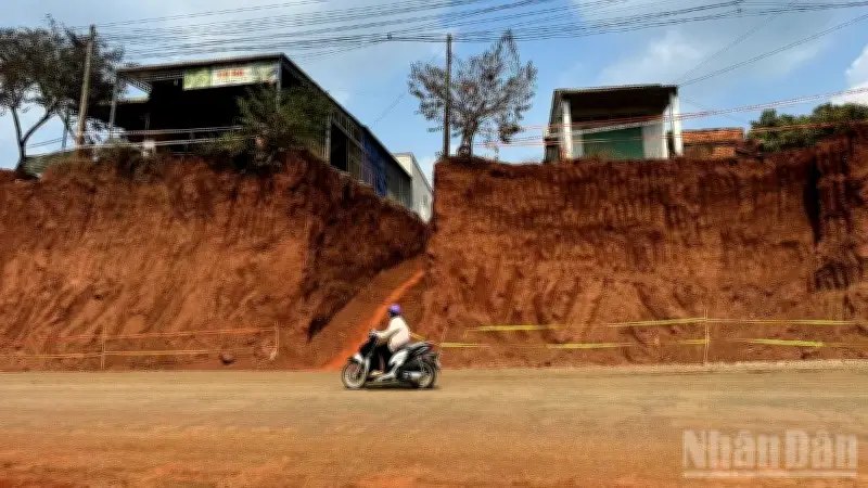 Đồng Nai: Xã Tân Lợi chưa có căn cứ pháp lý để thu hồi đất, 8 hộ dân đối mặt nguy cơ sạt lở