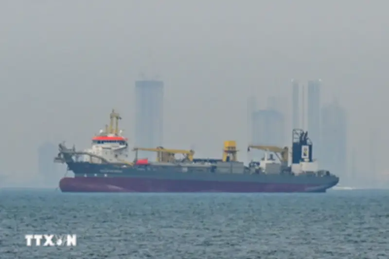 Đường ống dẫn dầu của Saudi Arabia không qua eo Hormuz đang chạy hết công suất