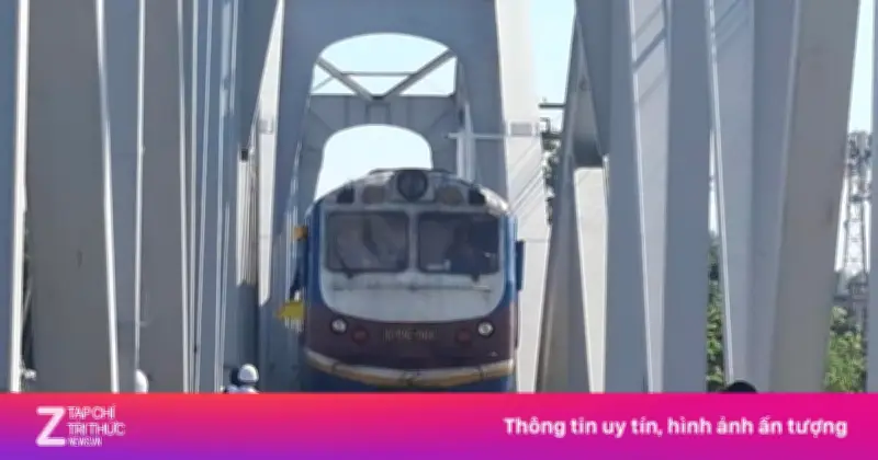 Đường sắt Bắc - Nam chính thức thông tàu qua cầu Ghềnh sau 5 ngày gián đoạn