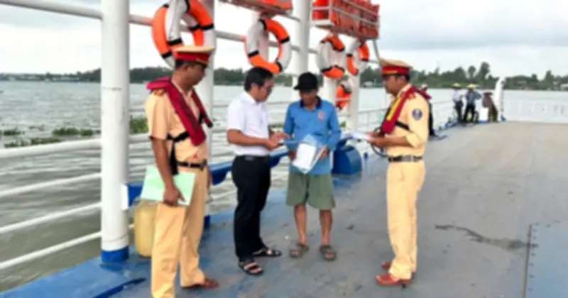 Đồng Tháp xử phạt 35 triệu đồng, tước bằng thuyền trưởng vì bến khách ngang sông trái phép