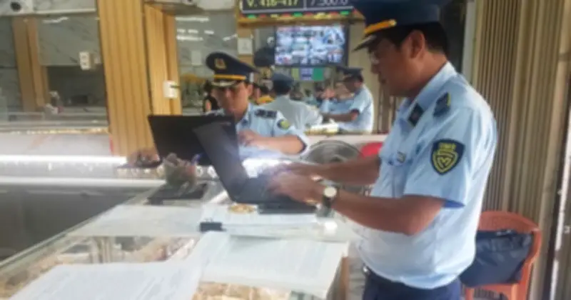 Đồng Tháp xử phạt 9 tiệm vàng vì buôn bán trang sức giả nhãn hiệu Chanel, Versace