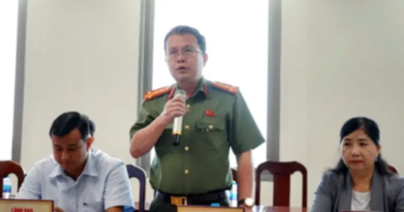 Đồng Tháp: Xử phạt tài công 6 triệu đồng vì để container rơi xuống kênh Chợ Gạo