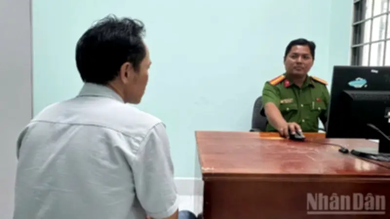 Đồng Tháp: Xung đột mua sầu riêng dẫn đến hành hung, đập phá xe ô-tô