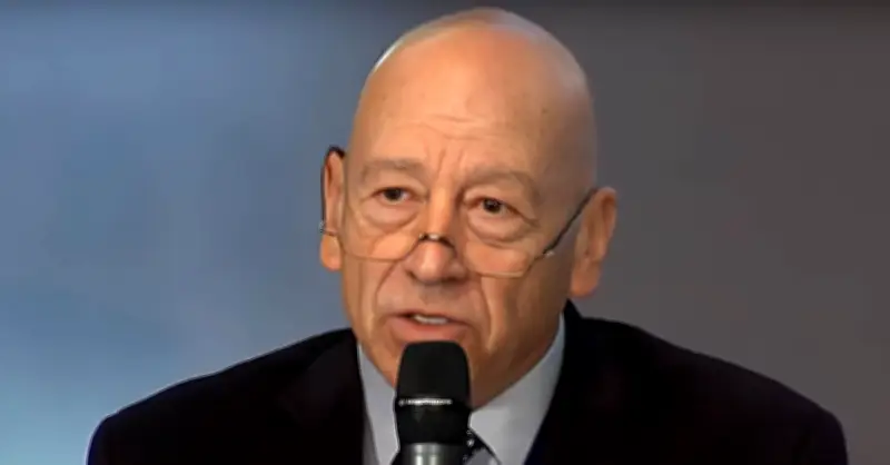 Ông trùm tàu dầu Hy Lạp và cách kiếm tiền ít ai dám làm