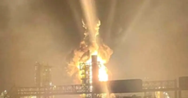 Nga tuyên bố bắn hạ 125 UAV Ukraine, nhà máy lọc dầu lớn bị tấn công