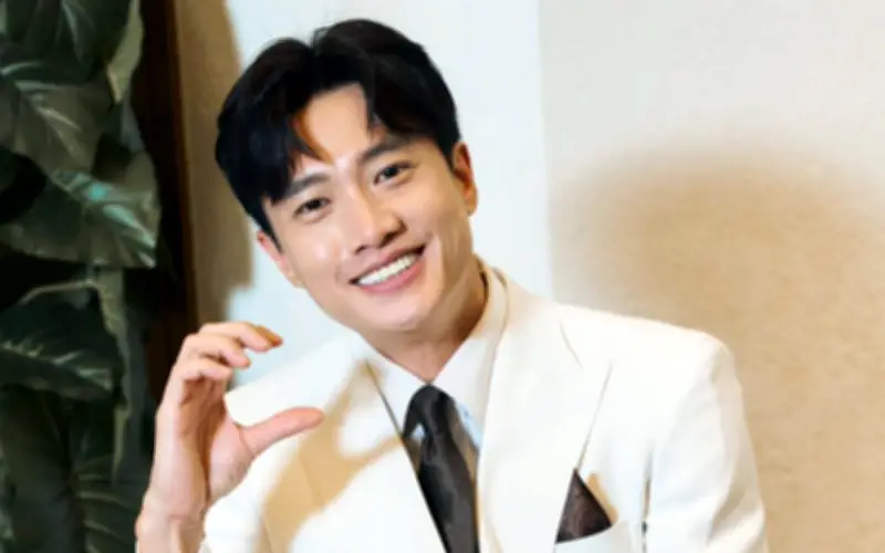 Ngọc Trinh và Quốc Trường gây xôn xao với động thái thân thiết, nam diễn viên lên tiếng làm rõ