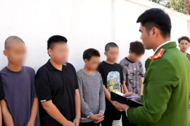 Nghệ An: Bắt giữ nhóm thiếu niên lạng lách, mang hung khí gây náo loạn đường phố