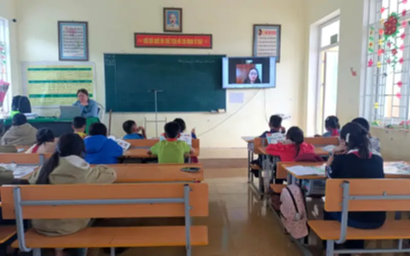 Nghệ An: Học sinh vùng trắng giáo viên học tiếng Anh qua màn hình