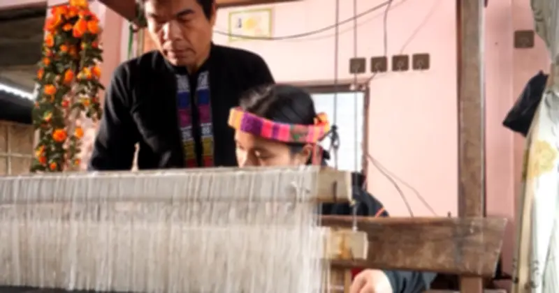 Nghệ nhân Hồ Văn Hồi: Người đàn ông 'giữ hồn thổ cẩm' cho đồng bào Vân Kiều, Pa Cô