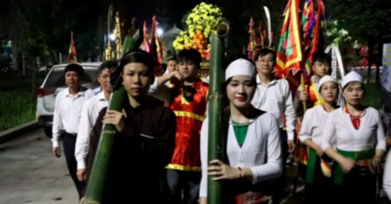 Nghi lễ đặc biệt tại Ba Vì: Thiên nam, thiên nữ lấy nước thiêng lúc nửa đêm