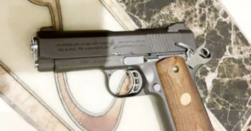 Nghi ngờ súng trong khách sạn, nhóm người bỏ lại hơn 100 triệu đồng rồi tháo chạy