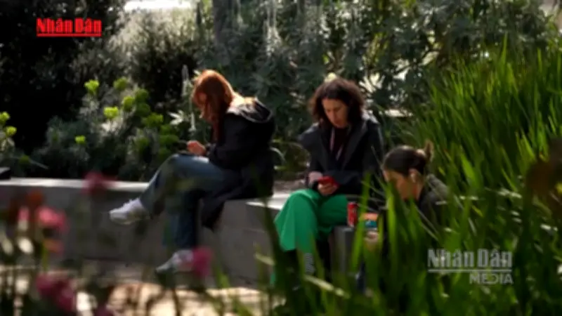 Nghiên Cứu Chỉ Ra Mạng Xã Hội Làm Giảm Mức Độ Hài Lòng Của Giới Trẻ