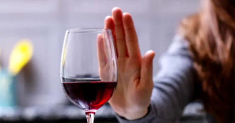 Nghiên cứu cảnh báo: Rượu gây 740.000 ca ung thư mới mỗi năm, dấu hiệu cơ thể cần dừng ngay