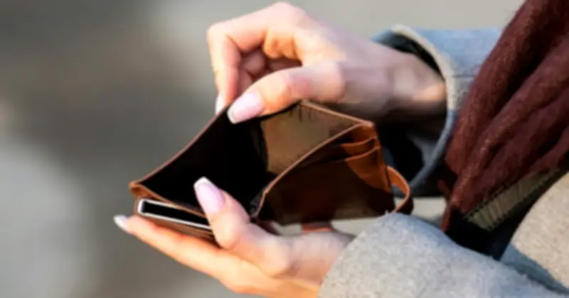 Nghiên Cứu Mới: Khó Khăn Tài Chính Làm Tăng Tốc Độ Suy Giảm Trí Nhớ Ở Người Trung Niên Và Cao Tuổi