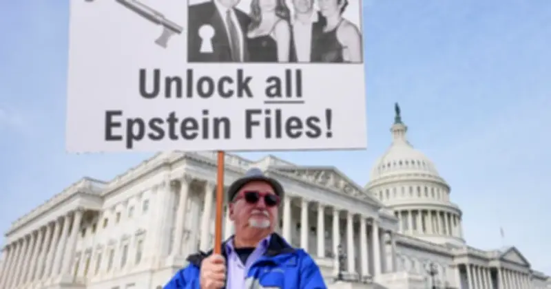 Người biểu tình đòi công bố toàn bộ hồ sơ Epstein liên quan đến ông Trump