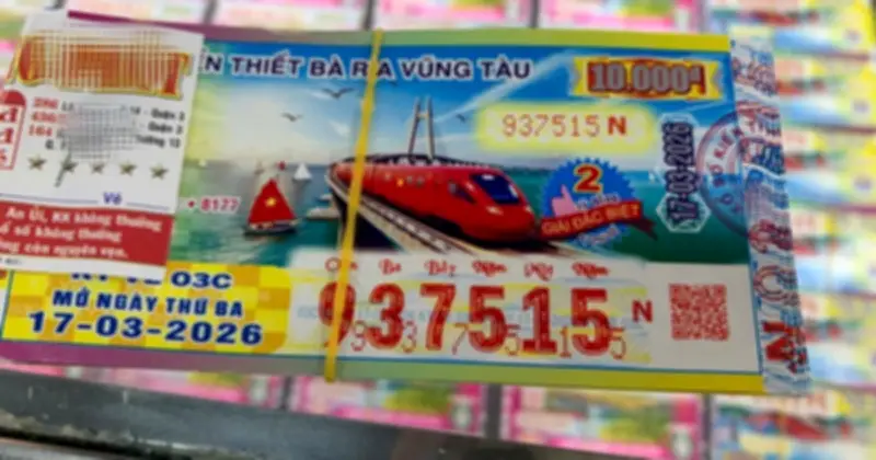 Người bán vé số dạo đối mặt với thực trạng '3 không' và áp lực vé ế