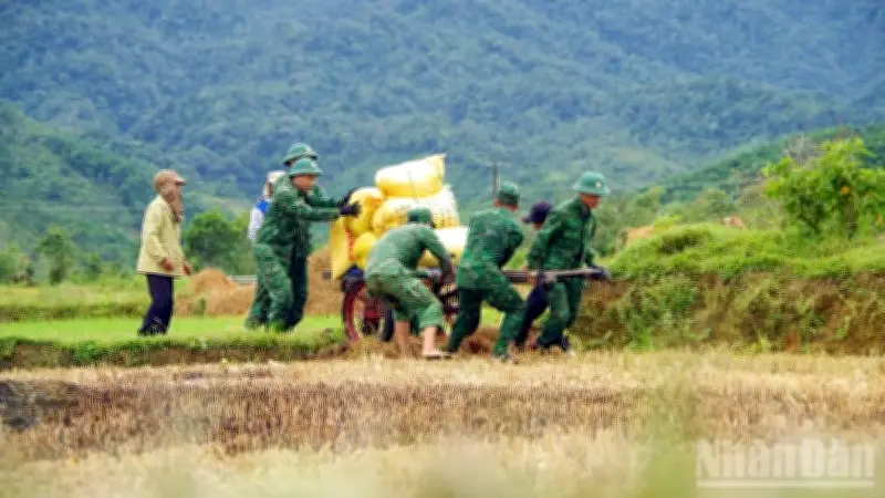 Người dân biên giới A Lưới trở thành 'cột mốc sống' bảo vệ chủ quyền