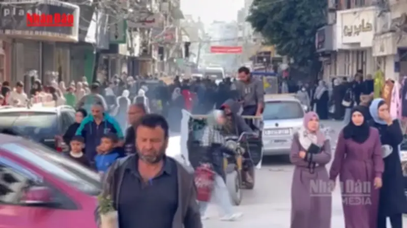 Người dân Gaza đón lễ Eid trong gian khó tại cửa khẩu Rafah mở hạn chế