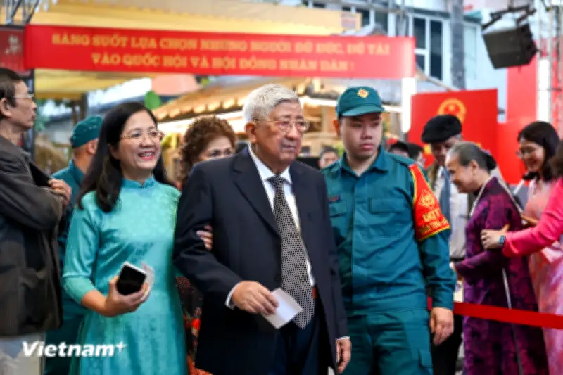 Người dân Thủ đô rạng rỡ đi bỏ phiếu trong Ngày hội non sông của cả nước