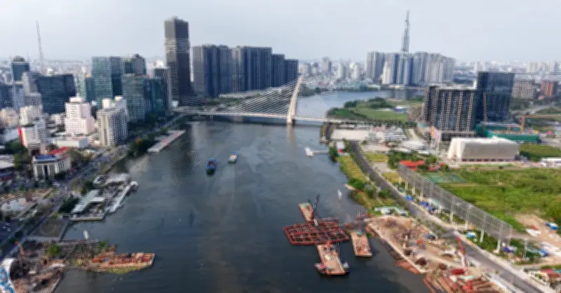 Người dân trông chờ diện mạo mới của cầu đi bộ nghìn tỷ vượt sông Sài Gòn