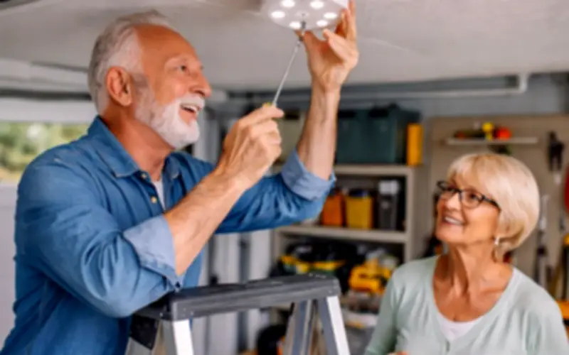 Người già dù giàu có đến đâu cũng tuyệt đối tránh 5 việc này để tuổi già bình yên