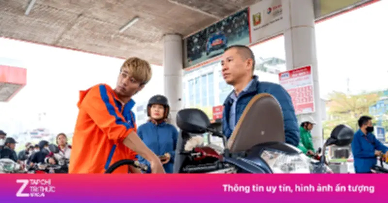 Người Hà Nội mua xăng tăng 50%, TP.HCM ổn định giữa lo ngại giá tăng