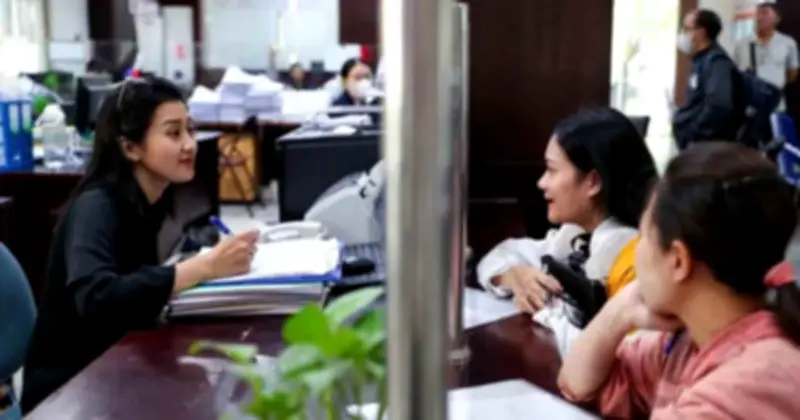 Người lao động ngóng chờ quy định khấu trừ chi phí y tế, giáo dục trong thuế TNCN từ 2026