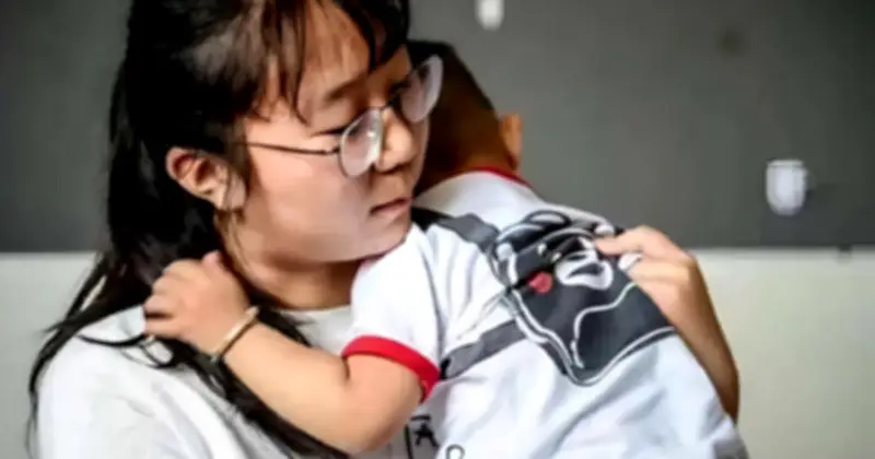 Người mẹ tố cáo con gái trên mạng xã hội: Dư luận phẫn nộ và góc tối gia đình