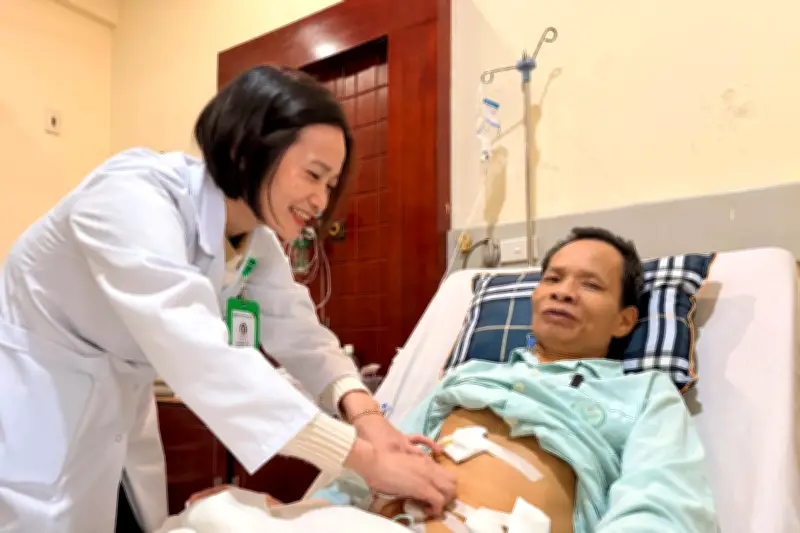 Người đàn ông đau bụng âm ỉ, bất ngờ phát hiện cùng lúc mắc 2 loại ung thư