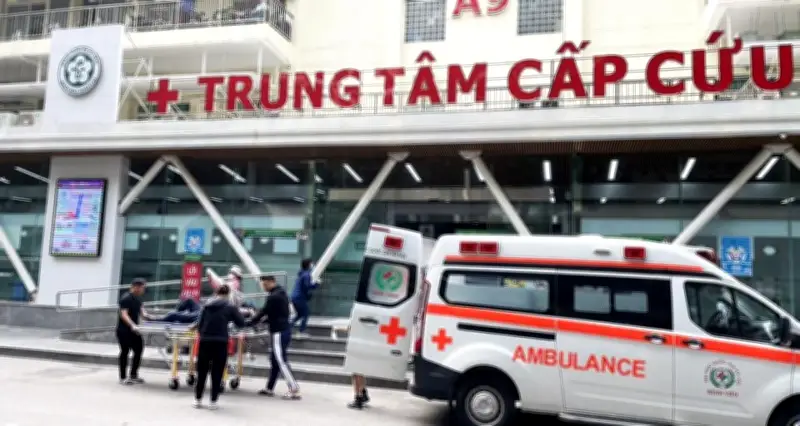 Người đàn ông ngừng tim khi chờ kết quả khám sau khi đi bộ vào viện