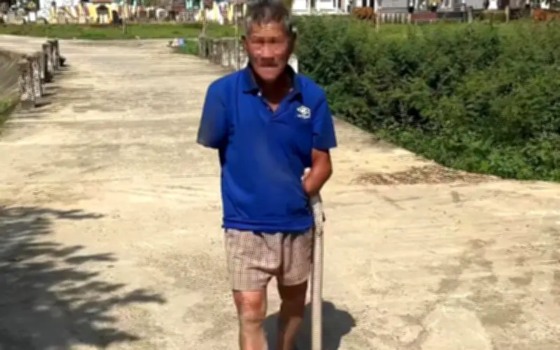 Người đàn ông Đà Nẵng bị rắn hổ mang cắn vẫn kẹp con vật về nhà trước khi cấp cứu