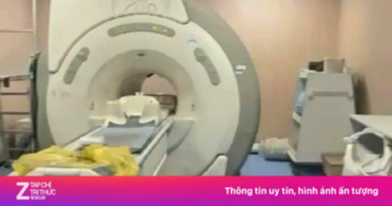 Người đàn ông Trung Quốc bị bỏ quên trong máy chụp MRI suốt 6 giờ đồng hồ