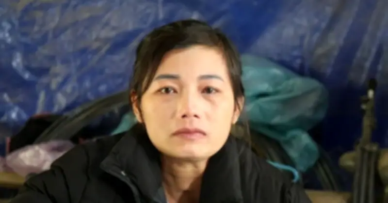 Người phụ nữ dân tộc Thái bị liệt hai chân kêu cứu: 'Xin cứu giúp gia đình tôi với!'