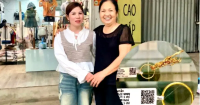Người Phụ Nữ Phú Thọ Nhặt Được Túi Xách Chứa Vàng, Trả Lại Ngay Cho Chủ Nhân