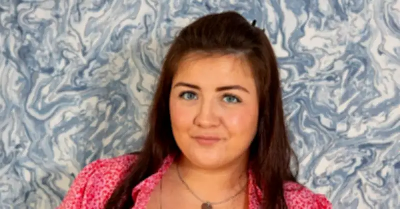 Người phụ nữ Scotland chật vật với bộ ngực nặng hơn 15kg, ảnh hưởng cuộc sống