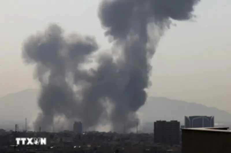 Người thân lãnh tụ tối cao Iran thiệt mạng, Israel tiếp tục không kích Tehran