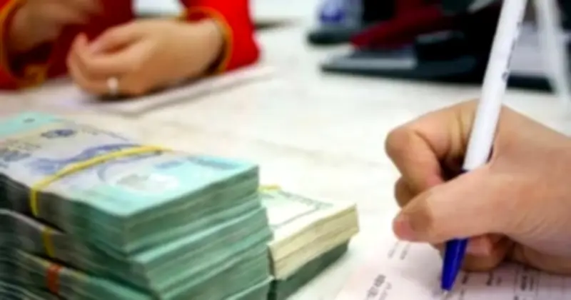 Ngân hàng cạnh tranh khốc liệt với lãi suất huy động vượt 8%/năm