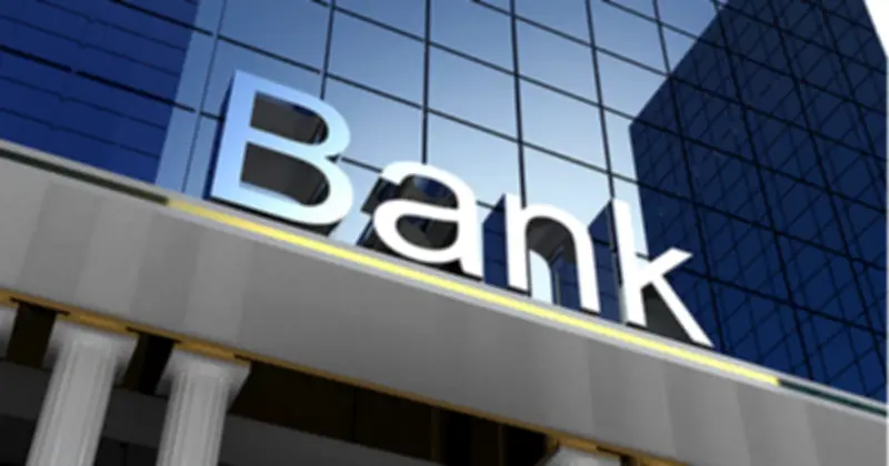 Ngân hàng đối mặt thách thức lớn: Tăng trưởng tín dụng giảm, thanh khoản căng thẳng và nợ xấu tiềm ẩn