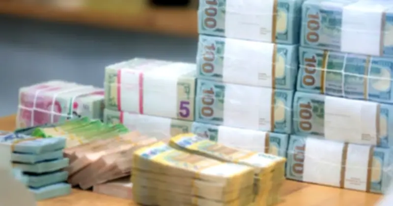 Ngân hàng Nhà nước giảm tỷ giá trung tâm, USD vẫn neo cao kịch trần