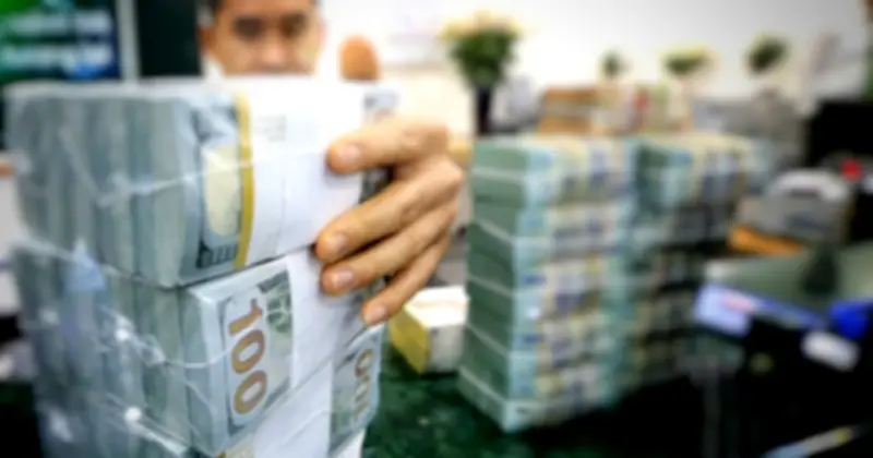 Ngân hàng Nhà nước tăng tỷ giá trung tâm, USD tăng giá trong bối cảnh căng thẳng toàn cầu